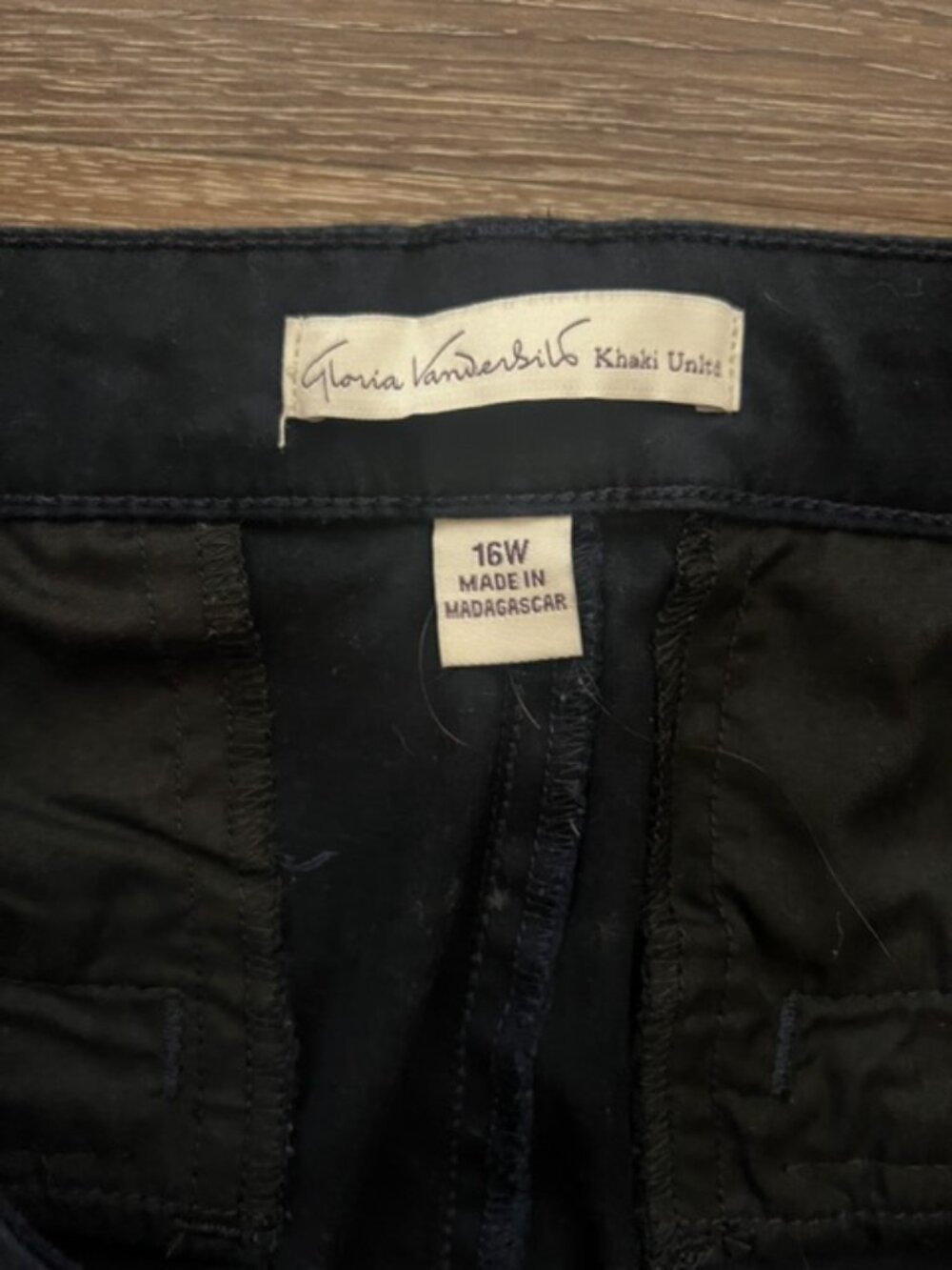 Women's Gloria Vanderbilt Capri Pants, Size 16W, Navy Blue, Pockets, Great Con! - Picture 2 of 4
